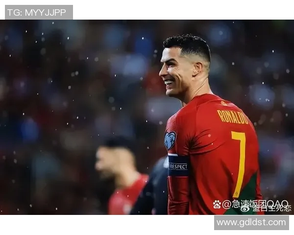 细长眼镜下的足球明星传奇与风采展现