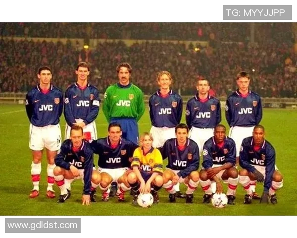 球衣3号背后的传奇故事与足球明星的辉煌历程