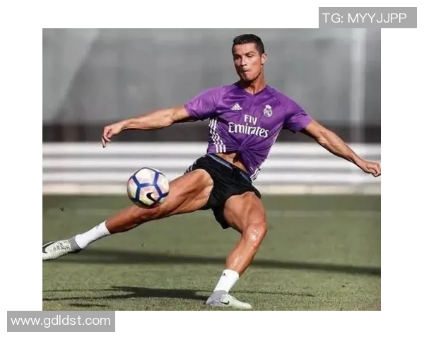 足球明星助理的职责与日常工作揭秘以及对球员职业生涯的影响分析