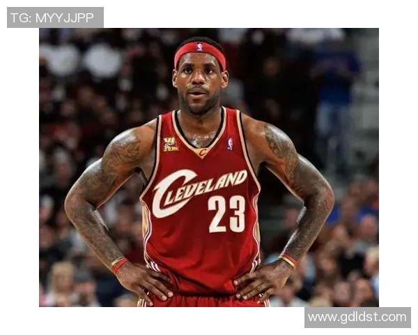 詹姆斯篮球明星风采尽显精彩瞬间与赛场荣耀的完美结合